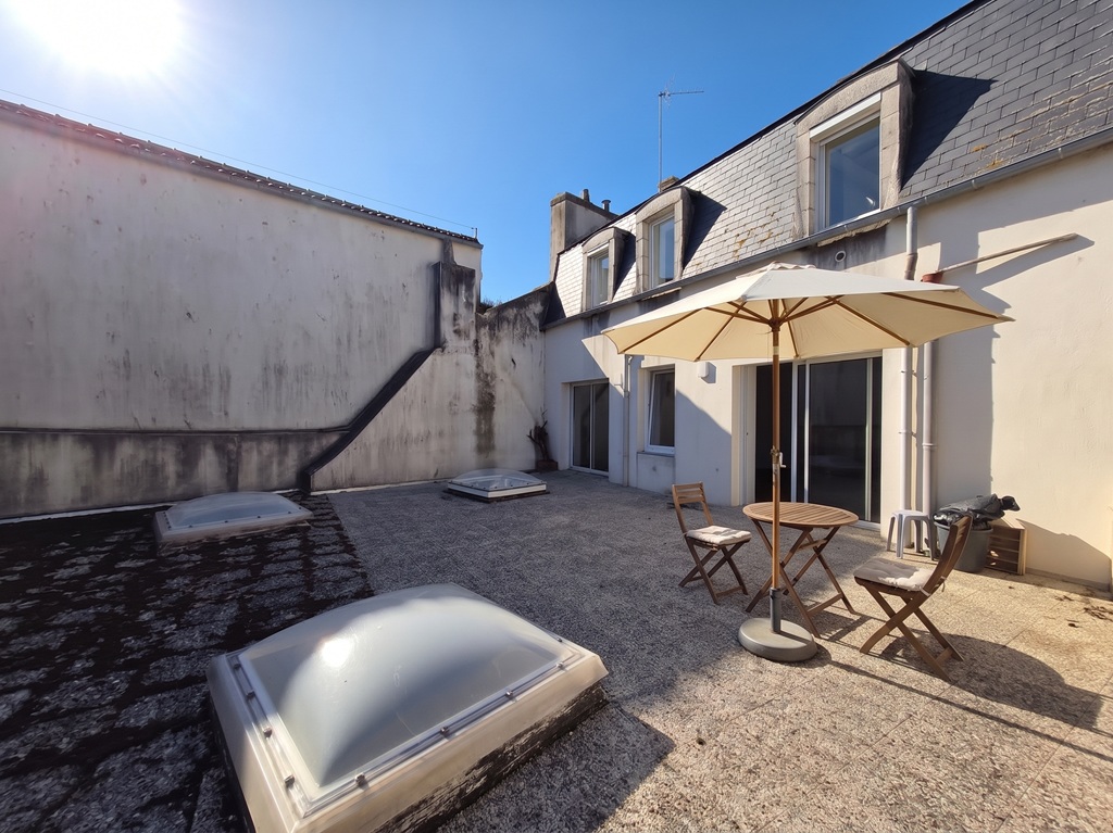 PONT L’ABBE, A LOUER, Plein Centre Ville, Appartement de type 3 (83m²) avec sa TERRASSE