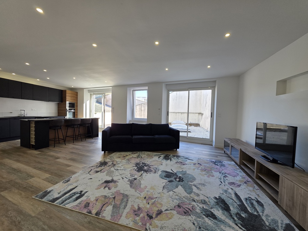 PONT L’ABBE, A LOUER, Plein Centre Ville, Appartement de type 3 (83m²) avec sa TERRASSE