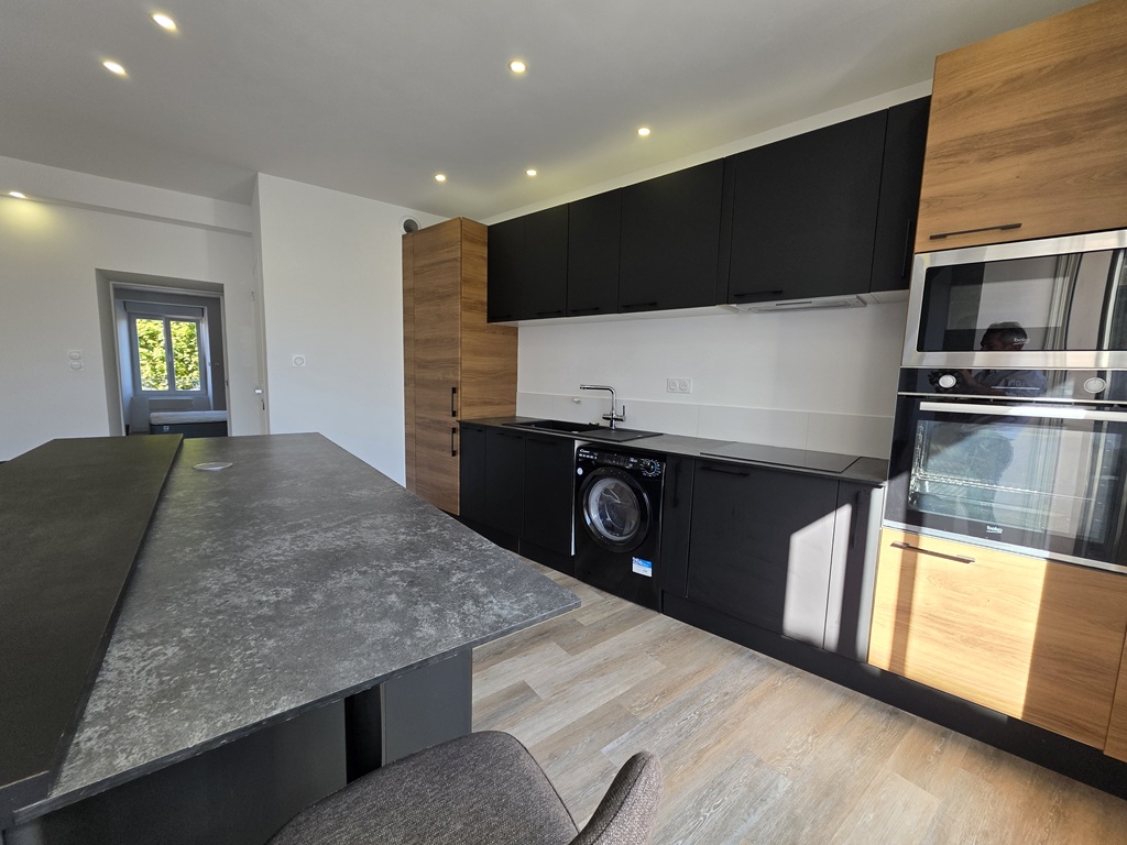 PONT L’ABBE, A LOUER, Plein Centre Ville, Appartement de type 3 (83m²) avec sa TERRASSE