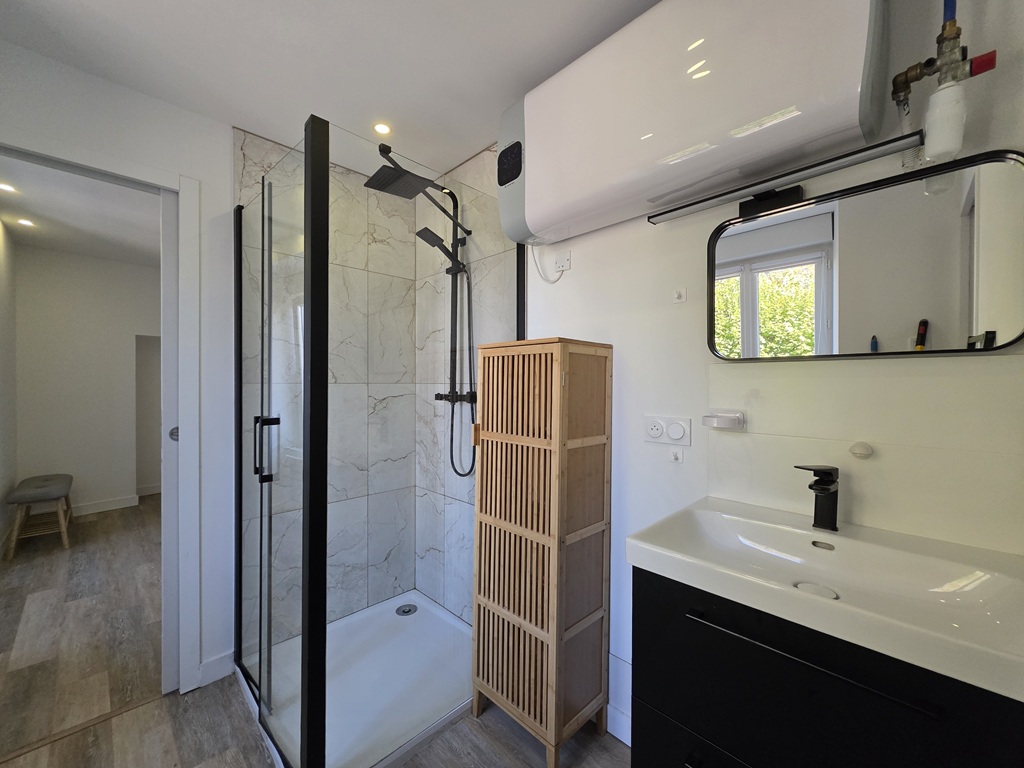 PONT L’ABBE, A LOUER, Plein Centre Ville, Appartement de type 3 (83m²) avec sa TERRASSE