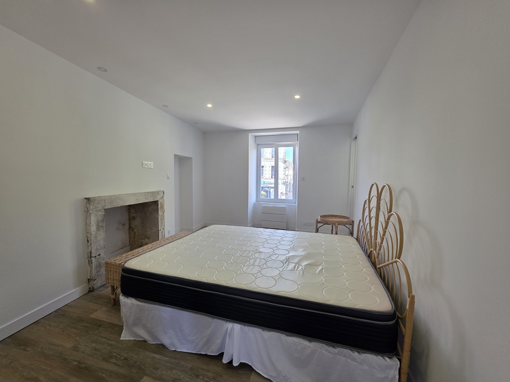 PONT L’ABBE, A LOUER, Plein Centre Ville, Appartement de type 3 (83m²) avec sa TERRASSE