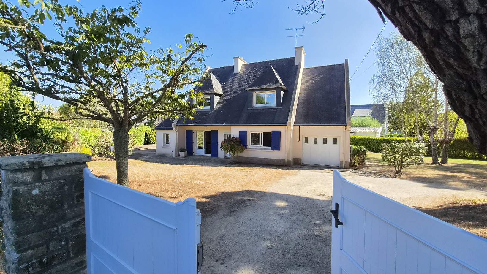 Concarneau – Au coeur du Cabellou, la maison familiale de 133m² & son écrin arboré à 300 m des plages