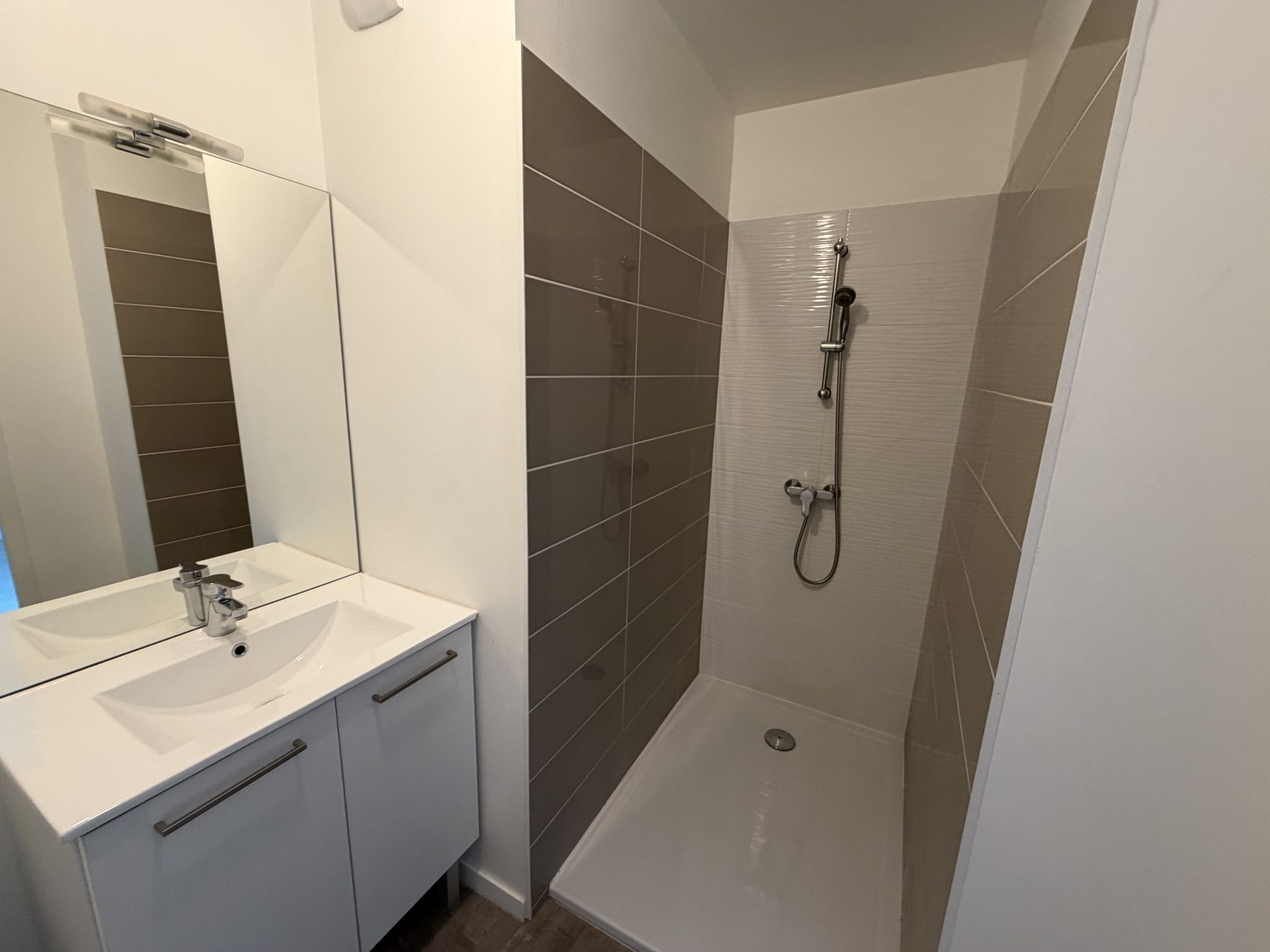 Quimper Centre ville , Résidence de Standing Pour Impeccable Appartement T4 (84m²) Avec Terrasse & Parking
