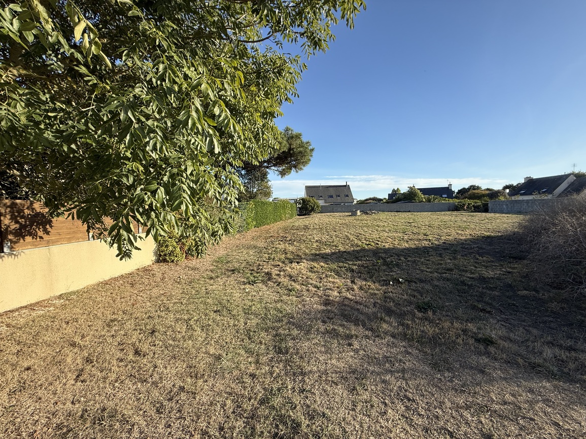 Plomeur – Terrain Constructible de 1 278 m² à Vendre Proche Commerces & Plages
