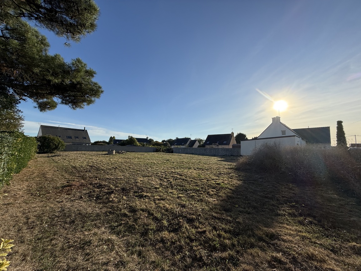 Plomeur – Terrain Constructible de 1 278 m² à Vendre Proche Commerces & Plages