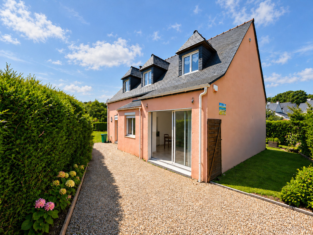 Audierne Centre – Lumineuse & Familiale Maison avec Vie de Plain-Pied & Jardin de 1000 m²