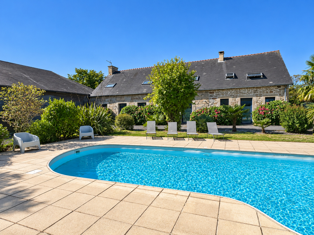 Entre Douarnenez & Crozon – La Ferme De Caractère Avec Ses 3 Gîtes & Piscine Chauffée