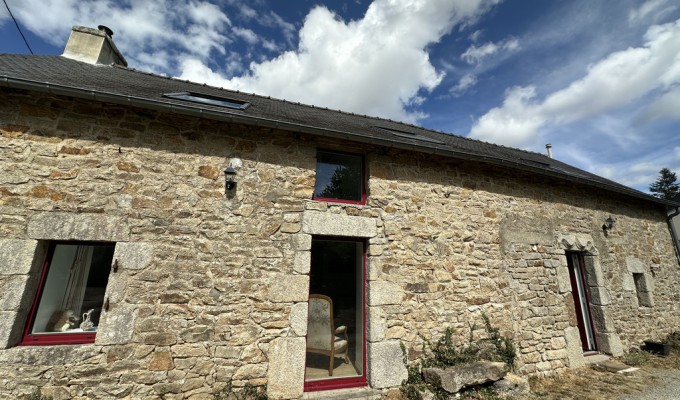 Mellac, L’authenticité d’une longère de 118m² avec sa dépendance  ! A SAISIR RAPIDEMENT !