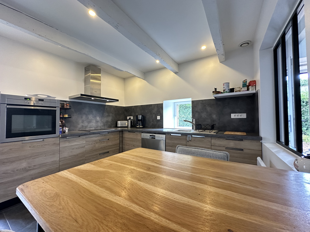 Mellac, L’authenticité d’une longère de 118m² avec sa dépendance  ! A SAISIR RAPIDEMENT !