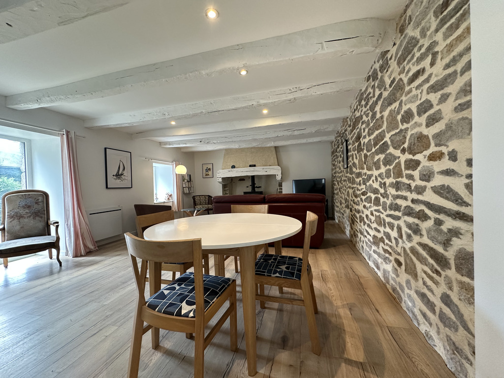 Mellac, L’authenticité d’une longère de 118m² avec sa dépendance  ! A SAISIR RAPIDEMENT !