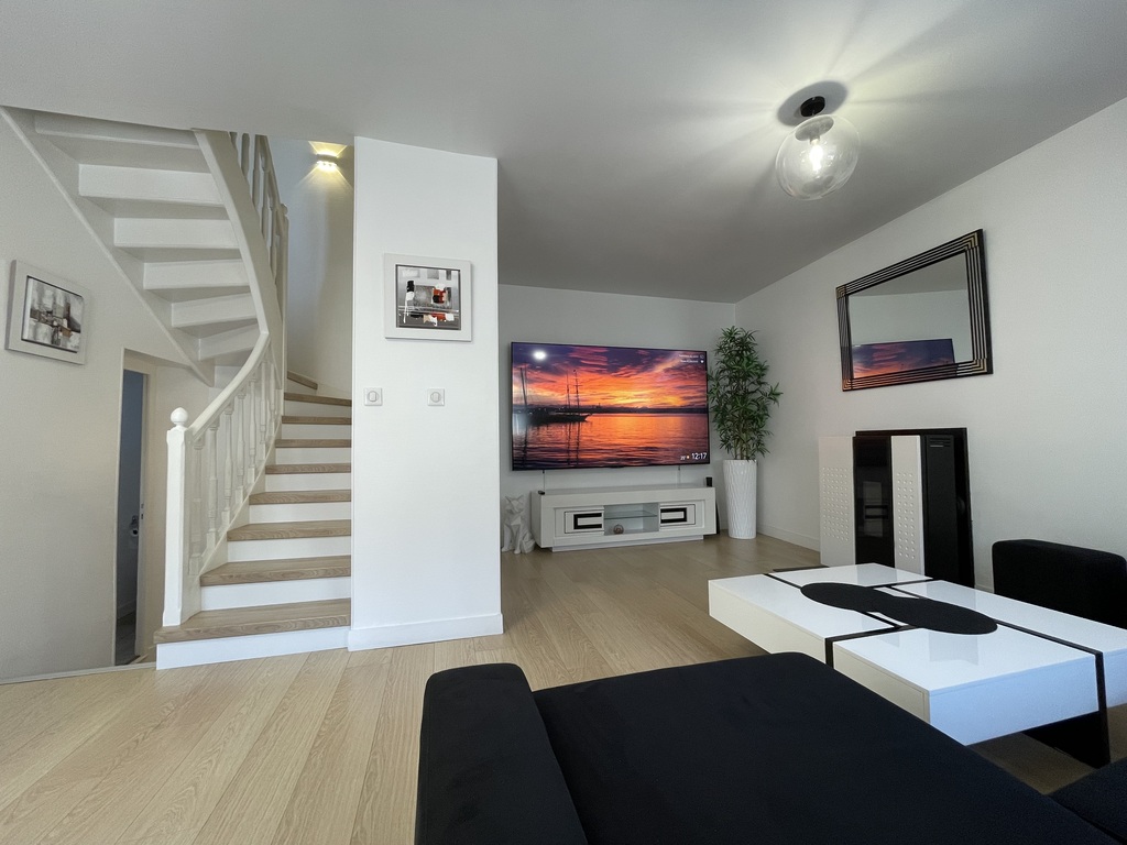 Exclusivité Agence – Douarnenez Centre, Superbe Maison de Ville Rénovée à 2 Pas des Halles