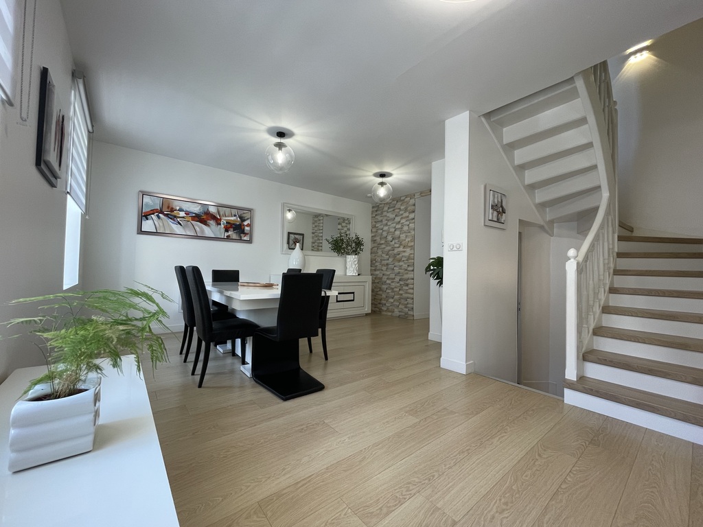 Exclusivité Agence – Douarnenez Centre, Superbe Maison de Ville Rénovée à 2 Pas des Halles