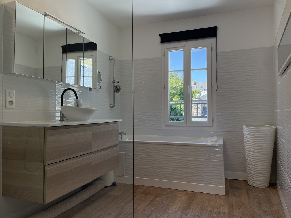 Exclusivité Agence – Douarnenez Centre, Superbe Maison de Ville Rénovée à 2 Pas des Halles