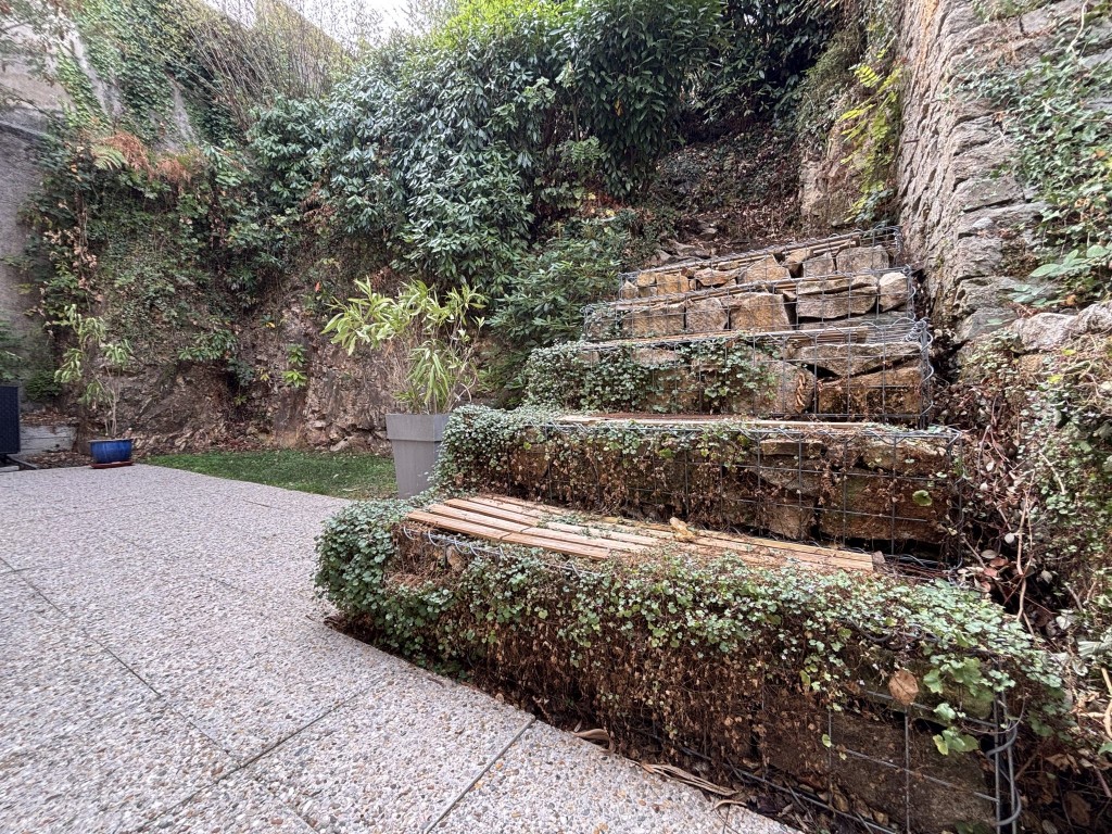 Quimper. Charme & Authenticité pour Maison Familiale Parfaitement Rénovée avec Terrasse