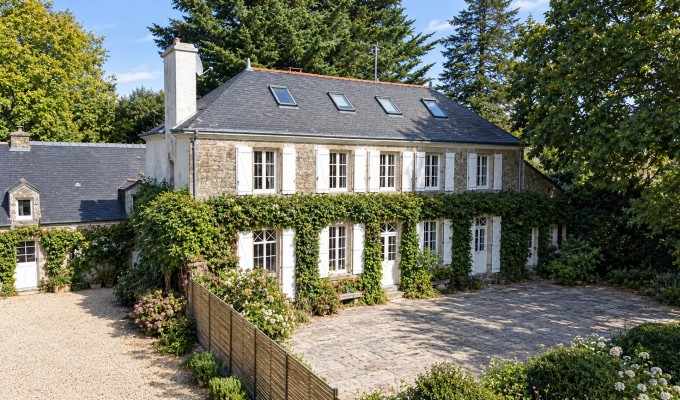Authenticité & Histoire pour cette Maison de Maître du XVIIIème aux Portes de Lorient