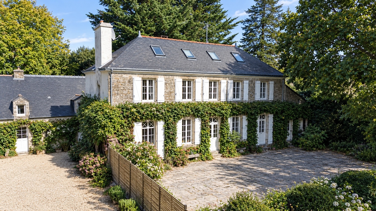 Authenticité & Histoire pour cette Maison de Maître du XVIIIème aux Portes de Lorient