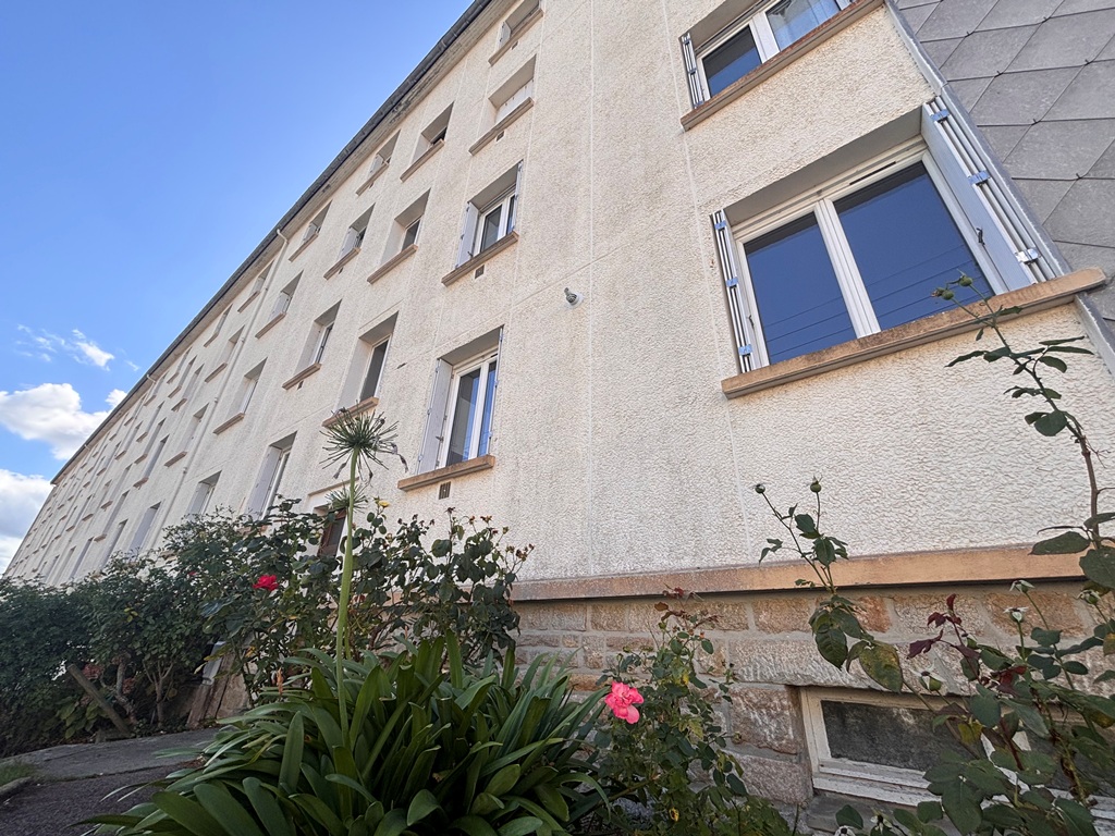 QUIMPER Centre Ville à Pied Pour Cet Appartement T3 De 52 m² A Rénover Dans Une Résidence Sécurisée.