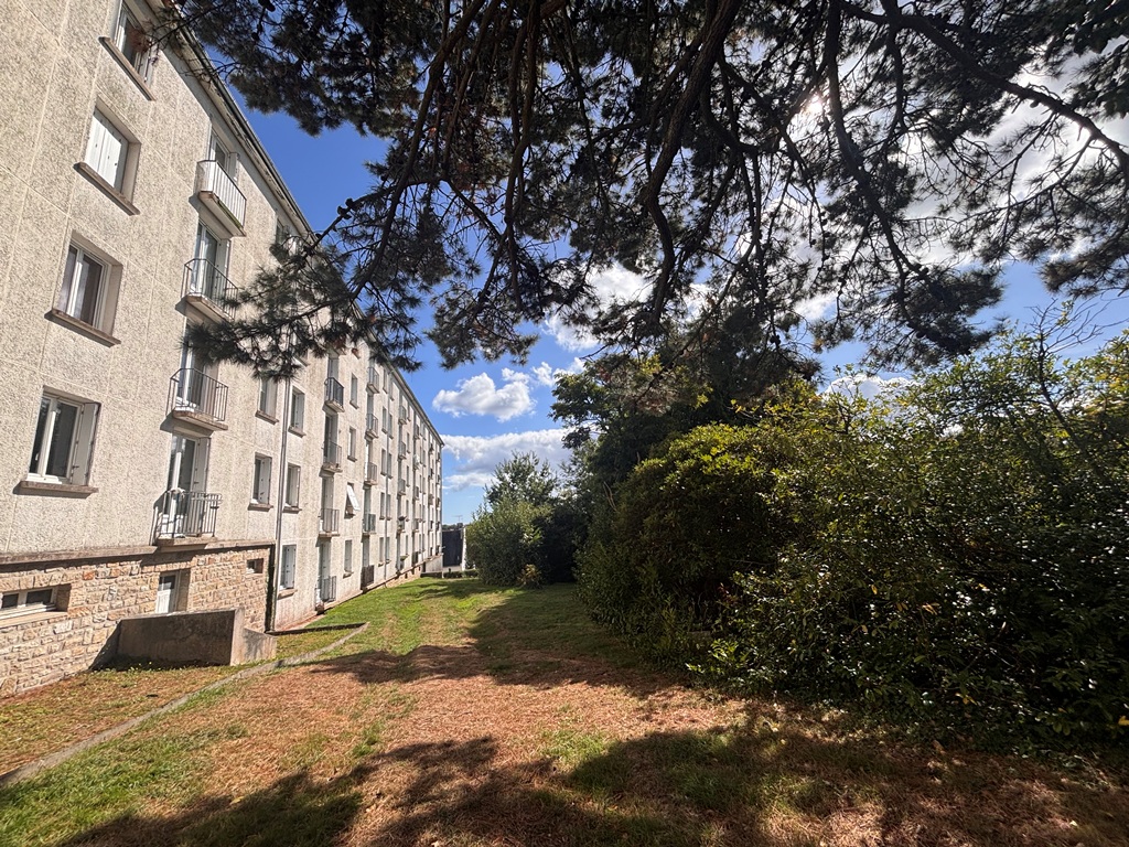 QUIMPER Centre Ville à Pied Pour Cet Appartement T3 De 52 m² A Rénover Dans Une Résidence Sécurisée.