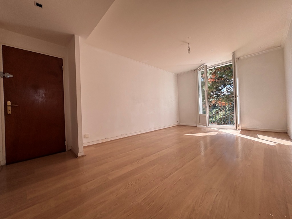 QUIMPER Centre Ville à Pied Pour Cet Appartement T3 De 52 m² A Rénover Dans Une Résidence Sécurisée.