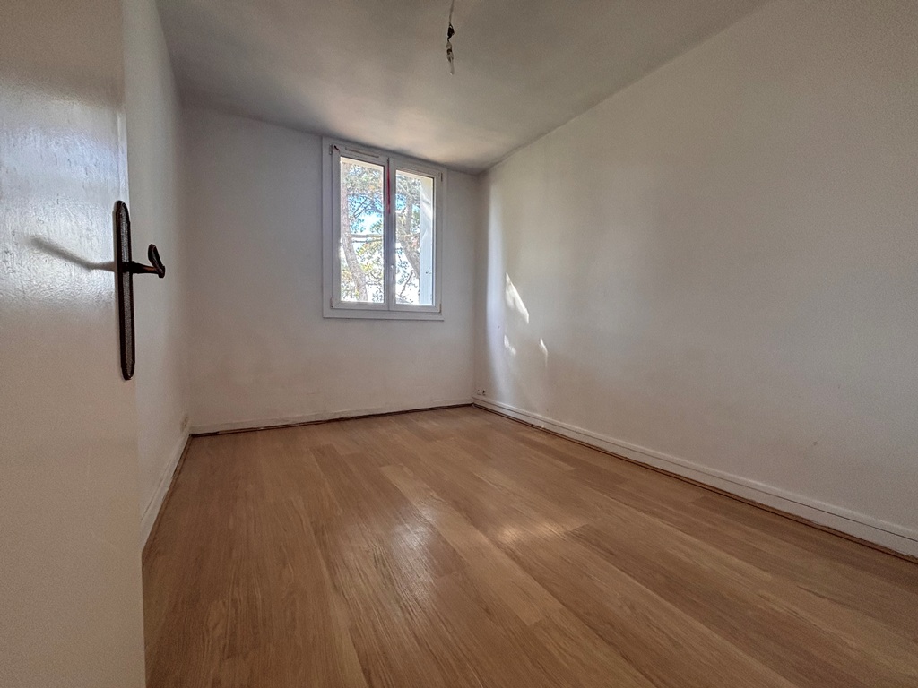 QUIMPER Centre Ville à Pied Pour Cet Appartement T3 De 52 m² A Rénover Dans Une Résidence Sécurisée.