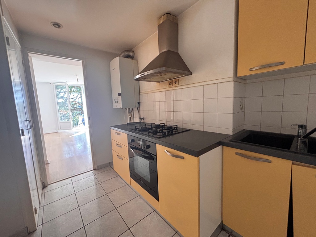 QUIMPER Centre Ville à Pied Pour Cet Appartement T3 De 52 m² A Rénover Dans Une Résidence Sécurisée.