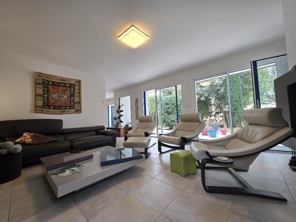 Sainte-Marine Environnement Privilégié Pour Cette Vaste & Elégante Maison Contemporaine Aux Lignes Epurées.