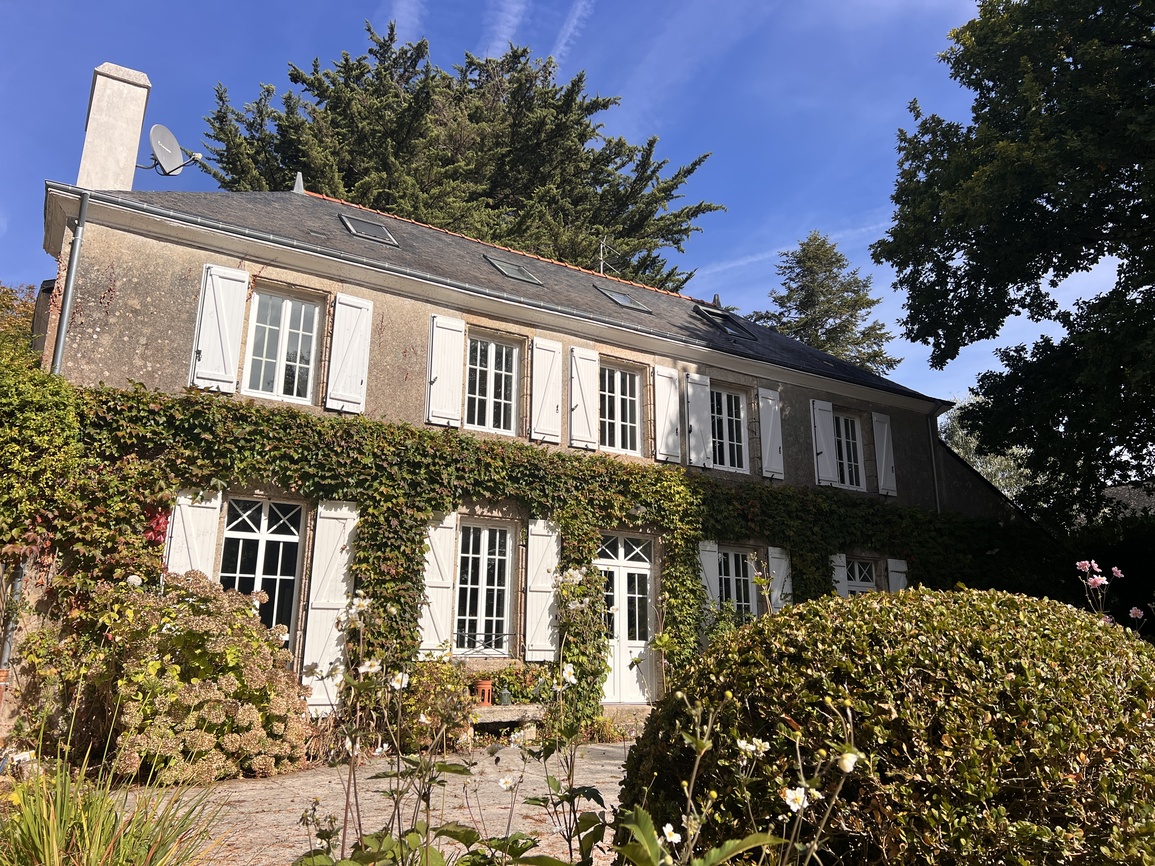 Authenticité & Histoire pour cette Maison de Maître du XVIIIème aux Portes de Lorient