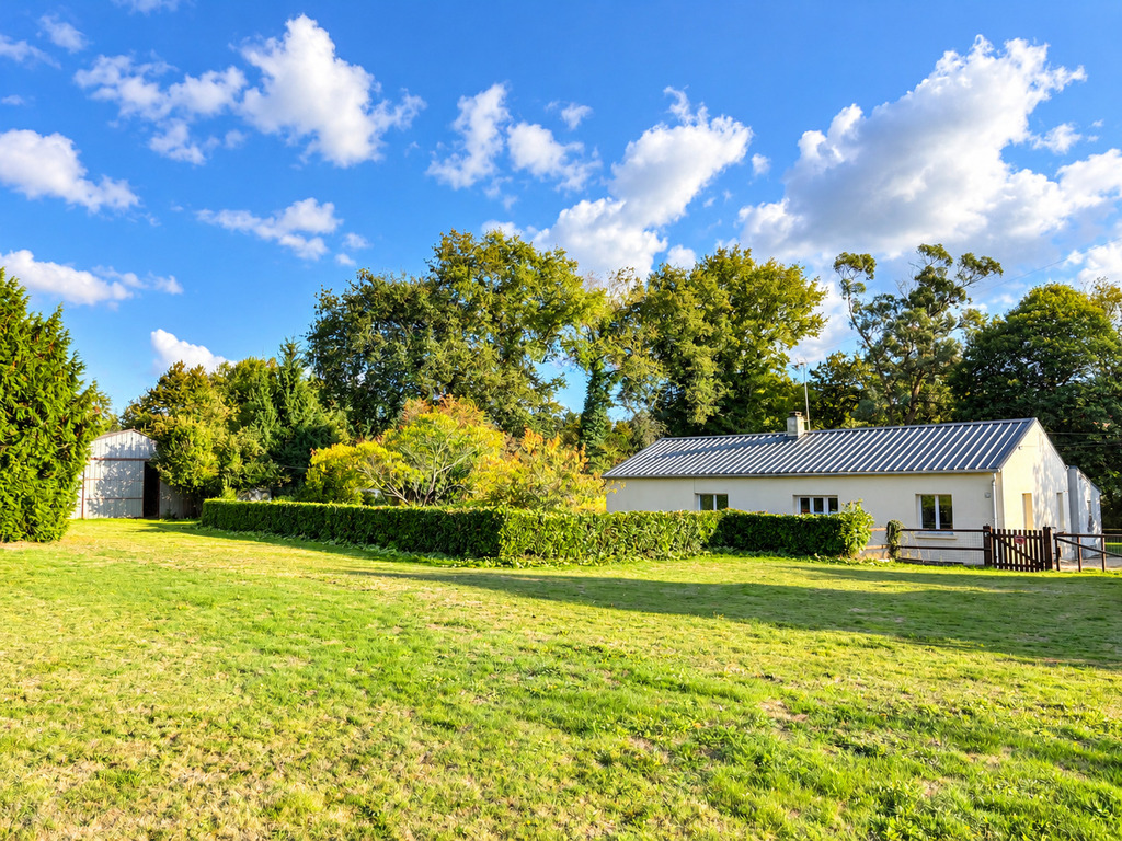 Pluvigner – La Maison de Plain-Pied & Son Terrain Équestre de 1,8 Ha Avec Hangar de 200m²