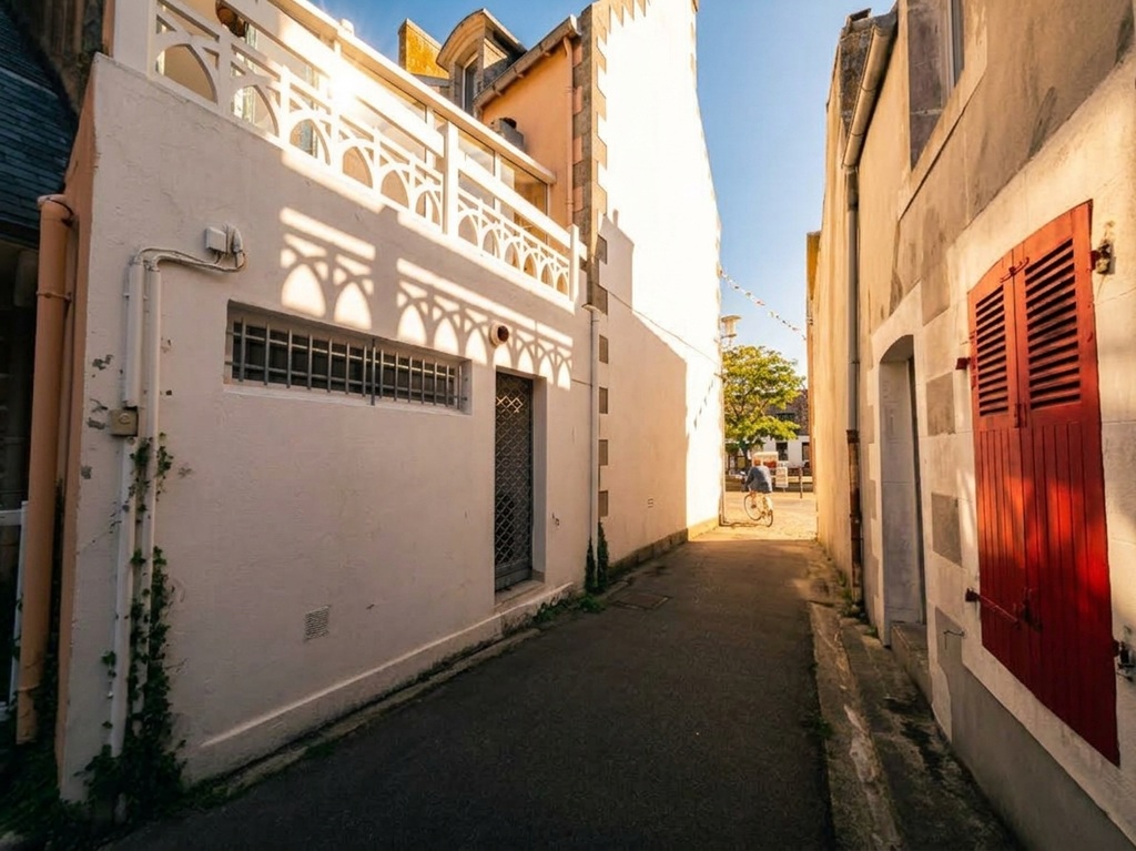 Exclusivité Agence, LE GUILVINEC, Plein Centre, Immeuble Commercial et Habitation A Investir