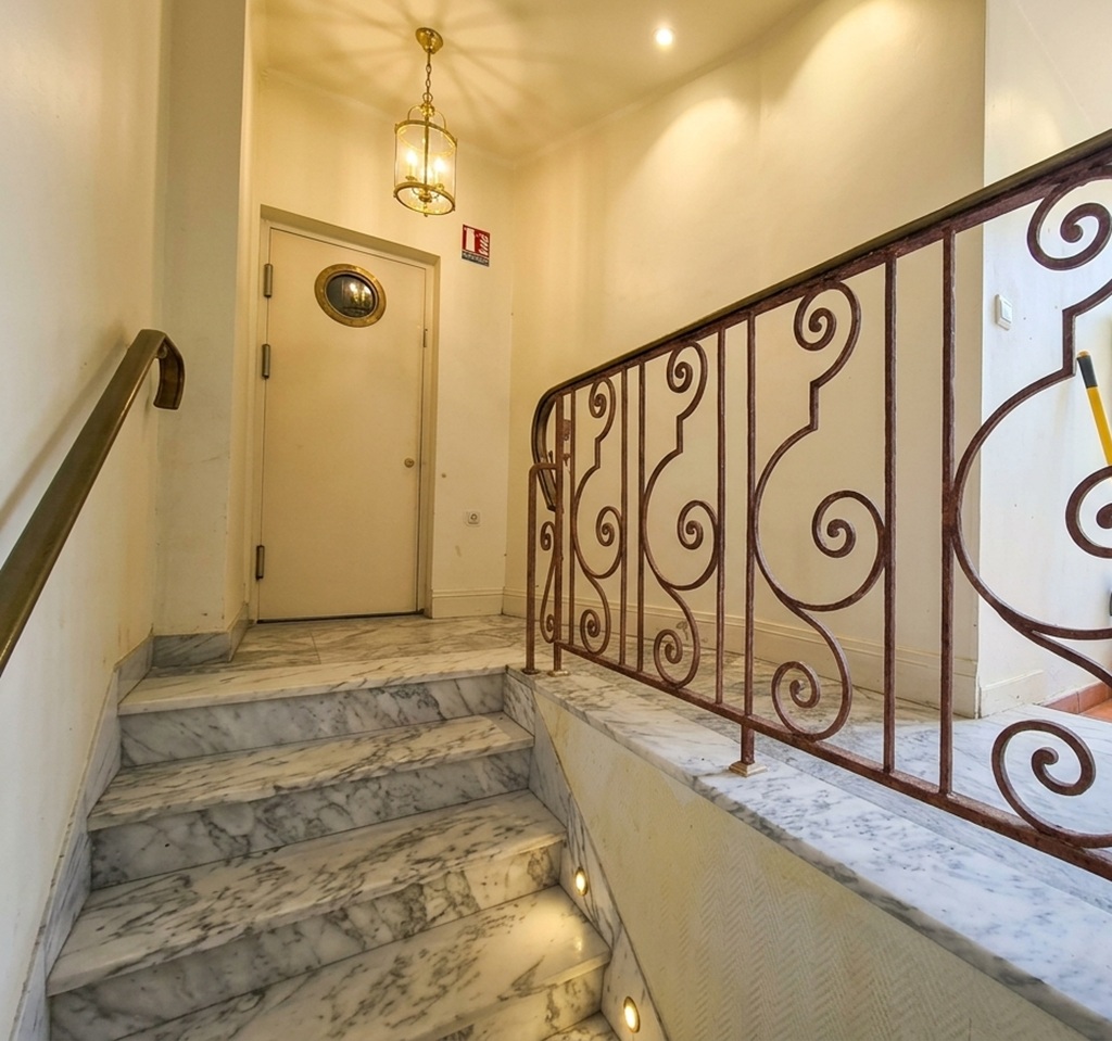 Exclusivité Agence, LE GUILVINEC, Plein Centre, Immeuble Commercial et Habitation A Investir
