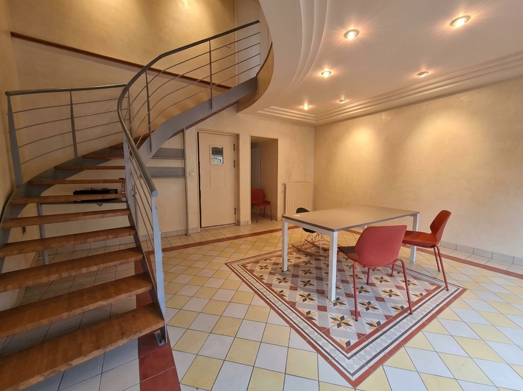 Exclusivité Agence, LE GUILVINEC, Plein Centre, Immeuble Commercial et Habitation A Investir