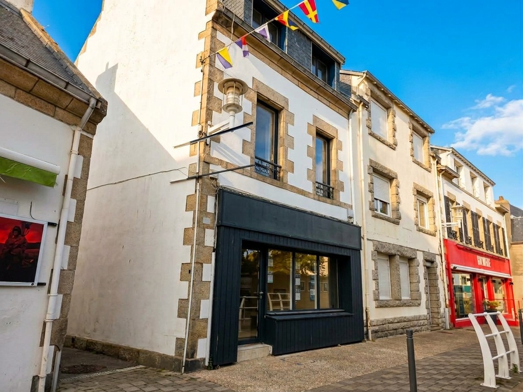 Exclusivité Agence, LE GUILVINEC, Plein Centre, Immeuble Commercial et Habitation A Investir