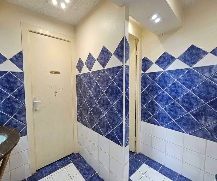 Exclusivité Agence, LE GUILVINEC, Plein Centre, Immeuble Commercial et Habitation A Investir