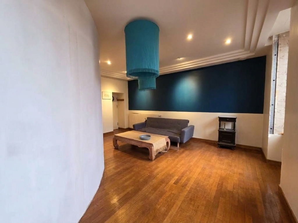 Exclusivité Agence, LE GUILVINEC, Plein Centre, Immeuble Commercial et Habitation A Investir