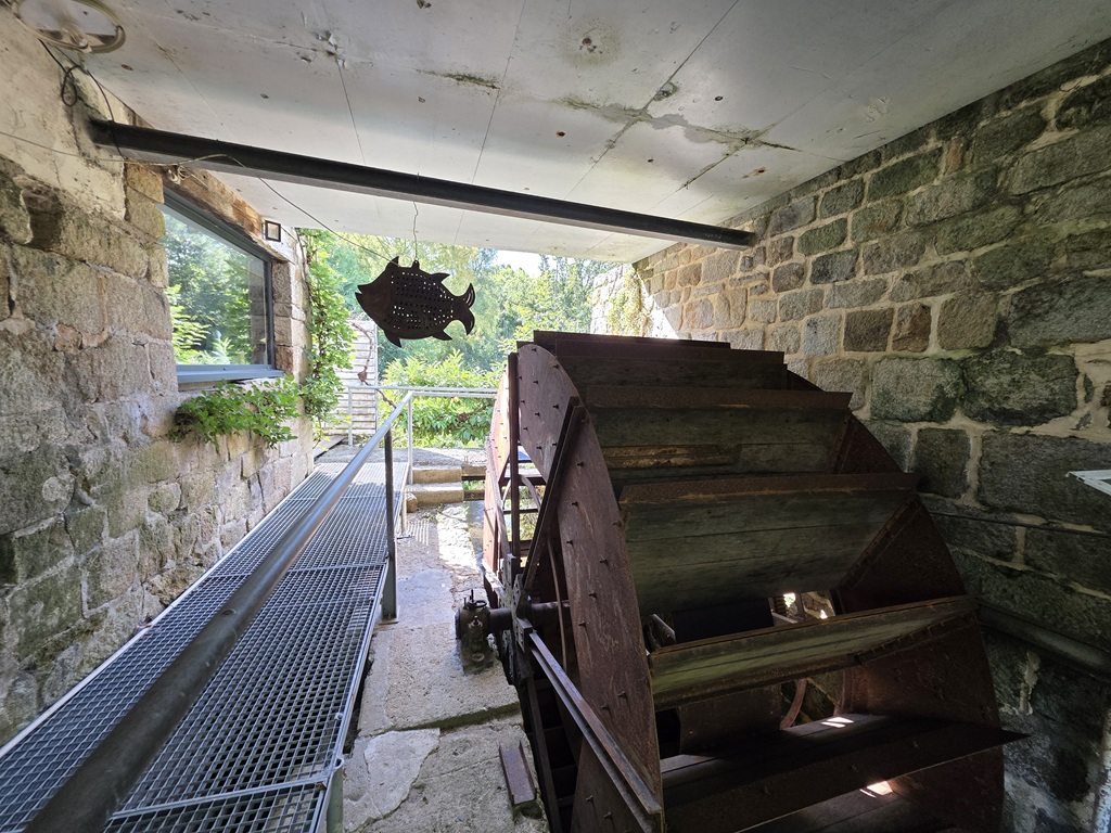 Quimper, Environnement Exceptionnel & Unique Pour ce Moulin du XVI ème Siècle dans son parc de 12 000 m²