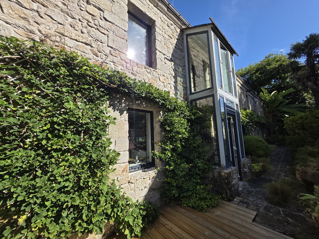 Quimper, Environnement Exceptionnel & Unique Pour ce Moulin du XVI ème Siècle dans son parc de 12 000 m²