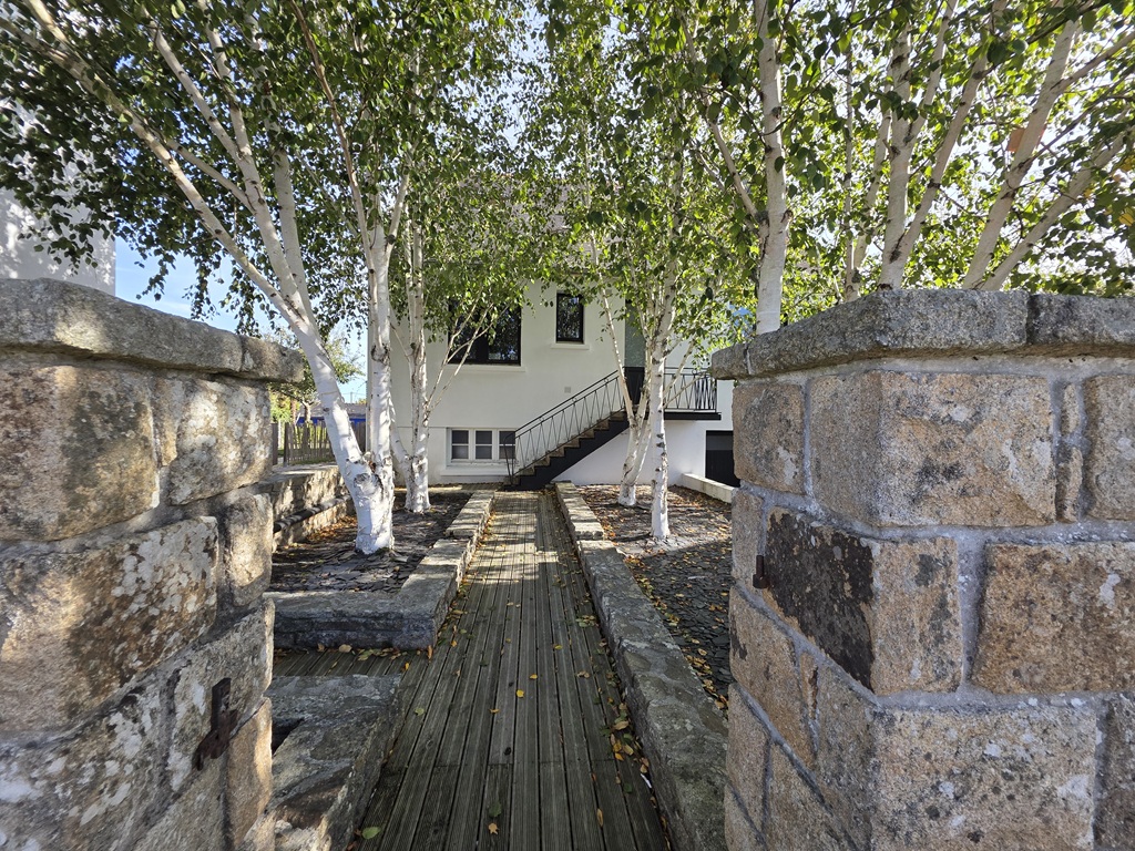 Plonéour Lanvern ,La Maison “1960” Revisitée & Agrandie en Vaste Maison d’Architecte Familiale