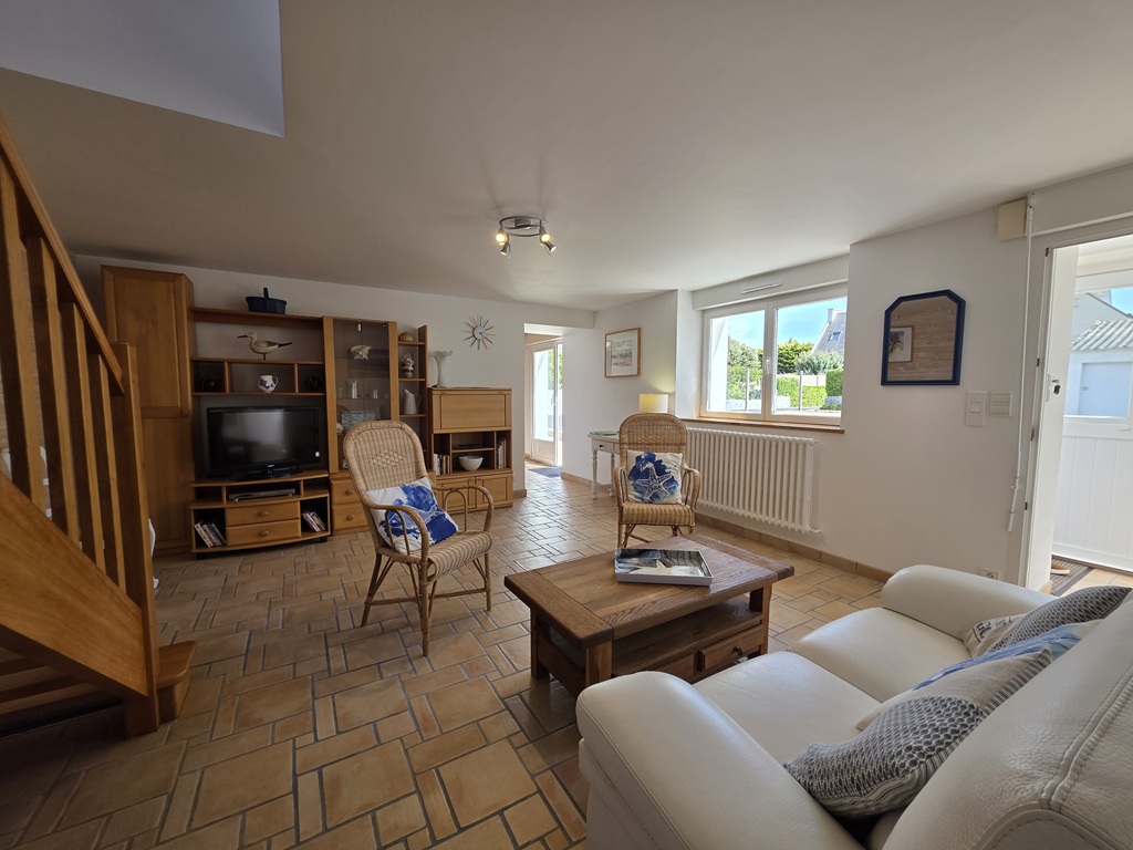 LOCTUDY, A 50 mètres de La Plage, Maison Bigoudène Entièrement rénovée Avec Garage et Jardin de 500m²