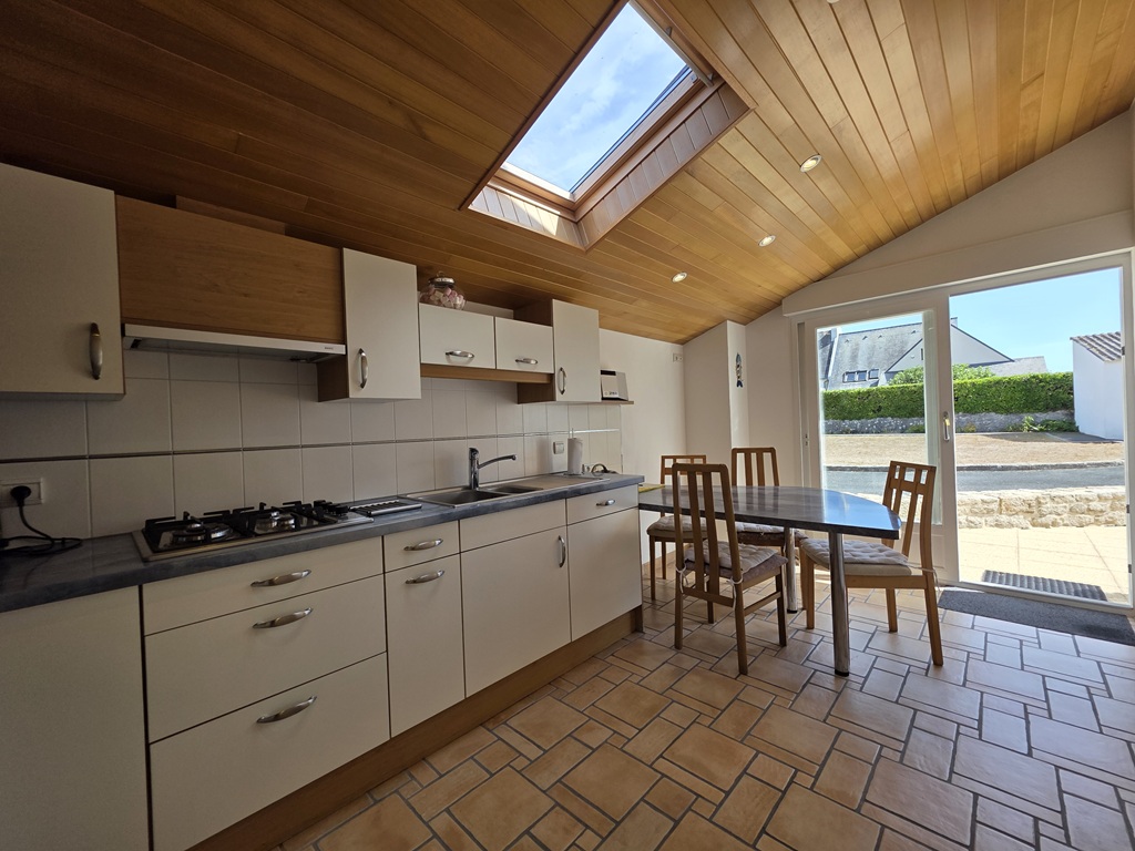 LOCTUDY, A 50 mètres de La Plage, Maison Bigoudène Entièrement rénovée Avec Garage et Jardin de 500m²
