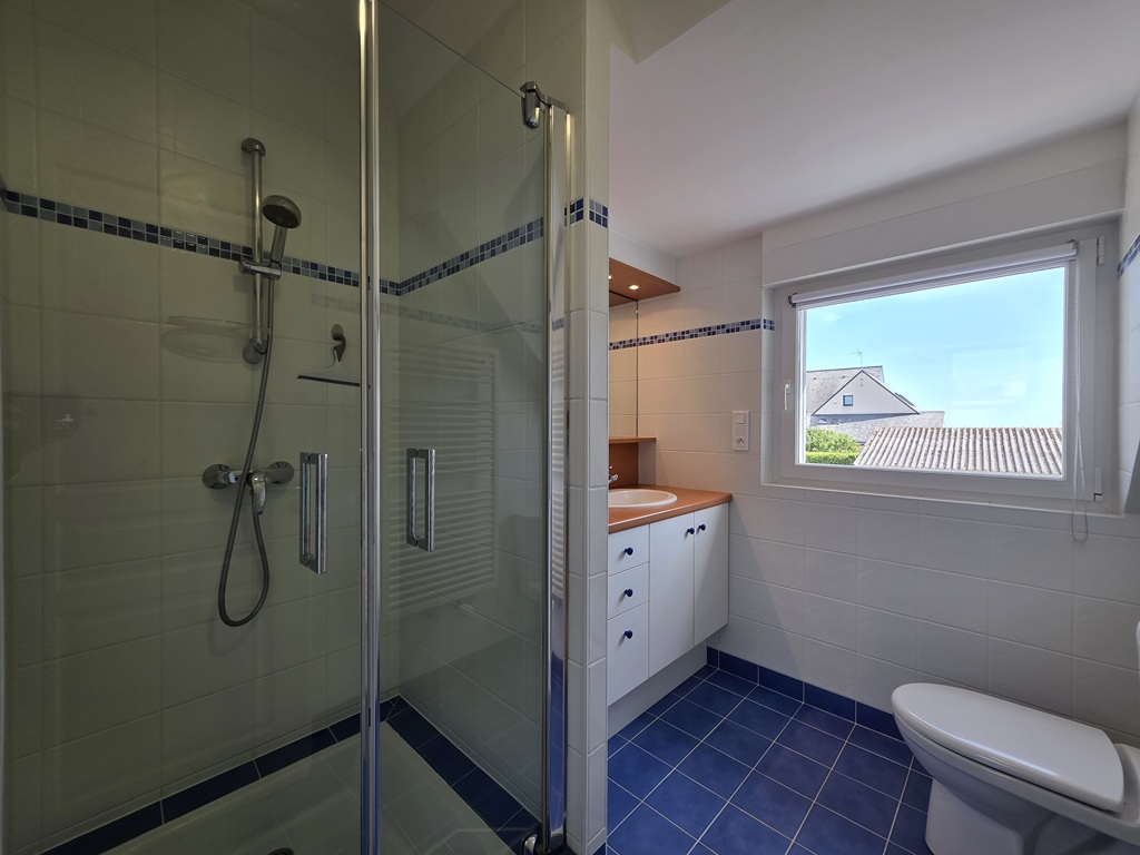 LOCTUDY, A 50 mètres de La Plage, Maison Bigoudène Entièrement rénovée Avec Garage et Jardin de 500m²