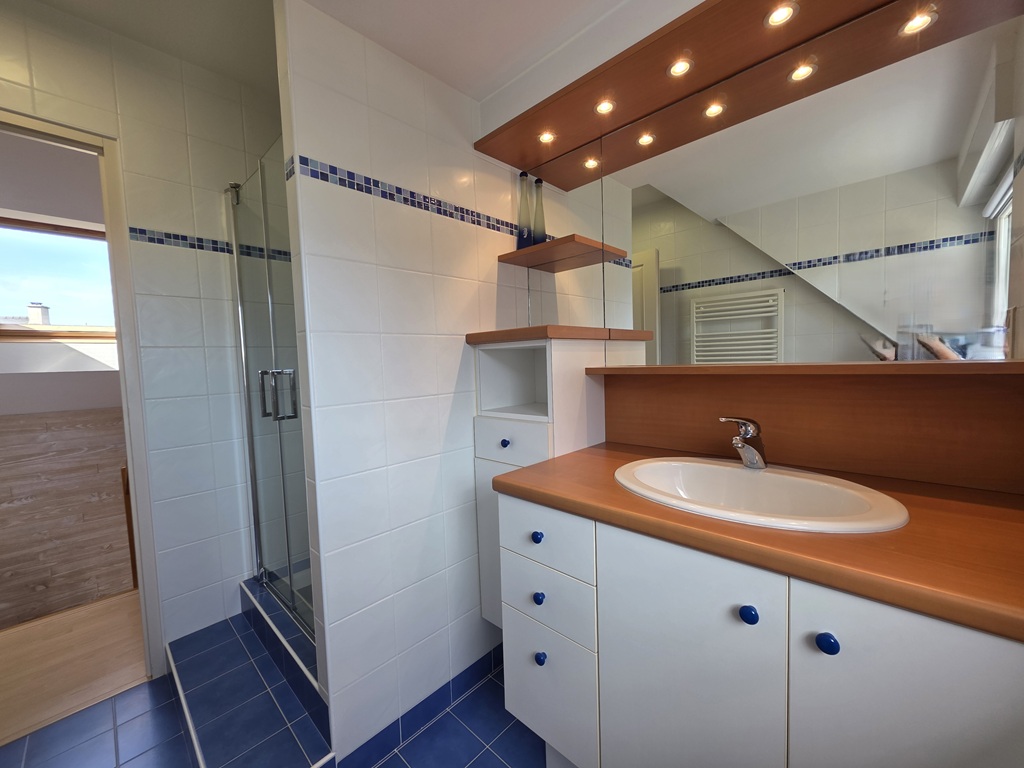 LOCTUDY, A 50 mètres de La Plage, Maison Bigoudène Entièrement rénovée Avec Garage et Jardin de 500m²