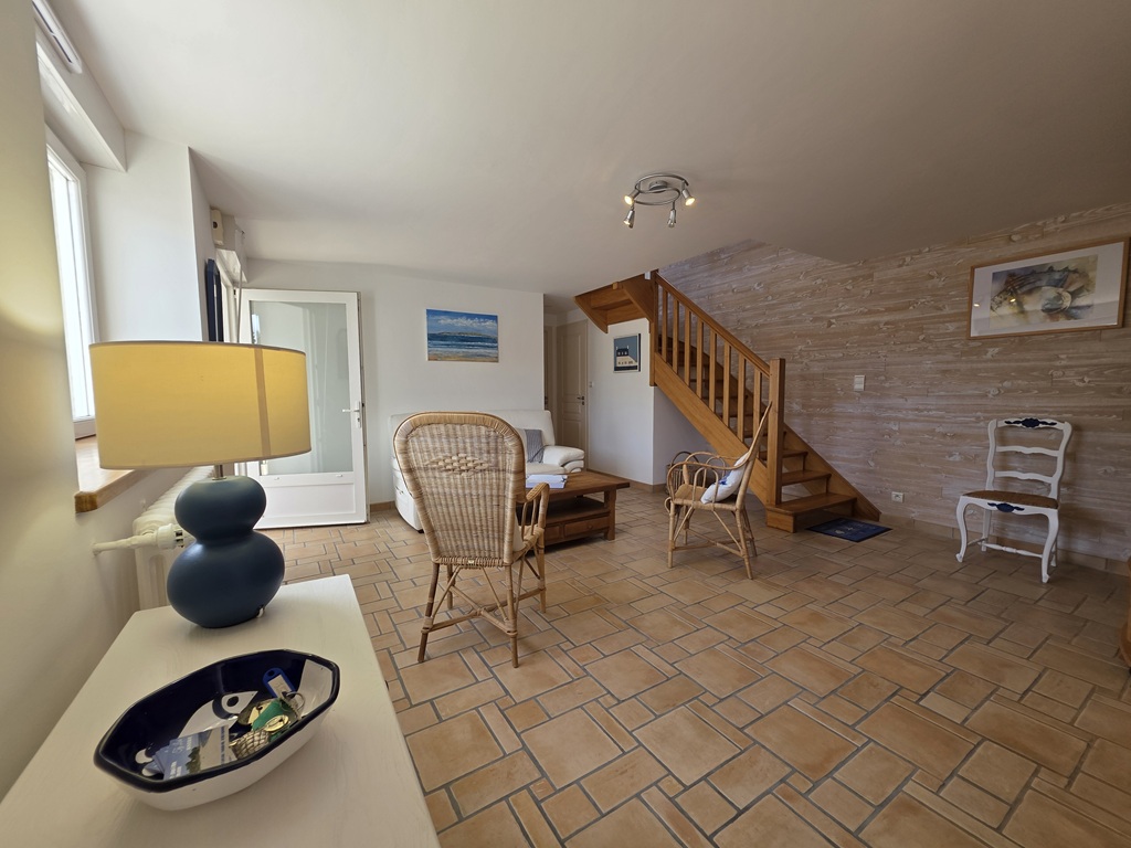 LOCTUDY, A 50 mètres de La Plage, Maison Bigoudène Entièrement rénovée Avec Garage et Jardin de 500m²