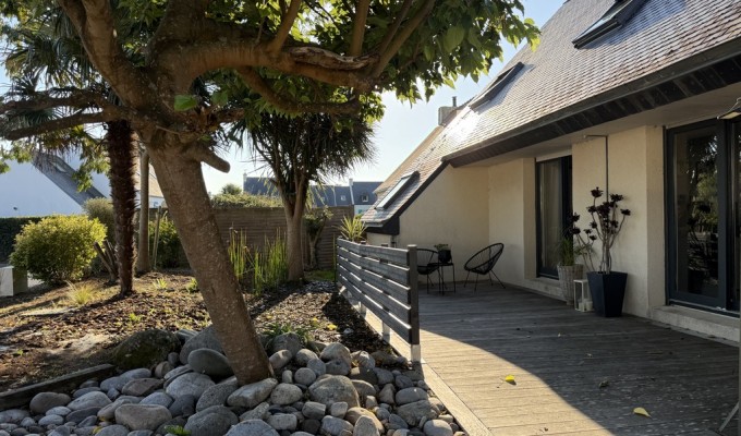 Lesconil – Jolie Maison de 100m² avec Terrasse & Garage à Quelques pas de la Plage et des Commerces