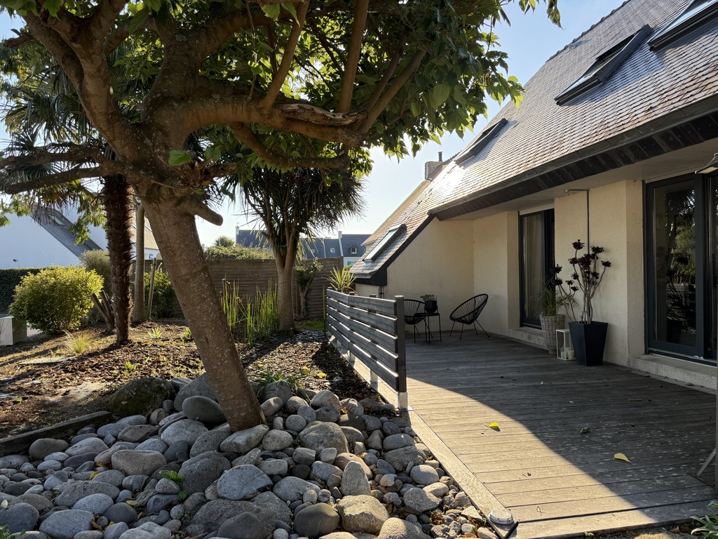 Lesconil – Jolie Maison de 100m² avec Terrasse & Garage à Quelques pas de la Plage et des Commerces