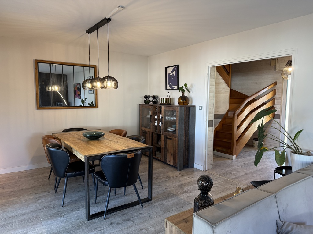 Lesconil – Jolie Maison de 100m² avec Terrasse & Garage à Quelques pas de la Plage et des Commerces
