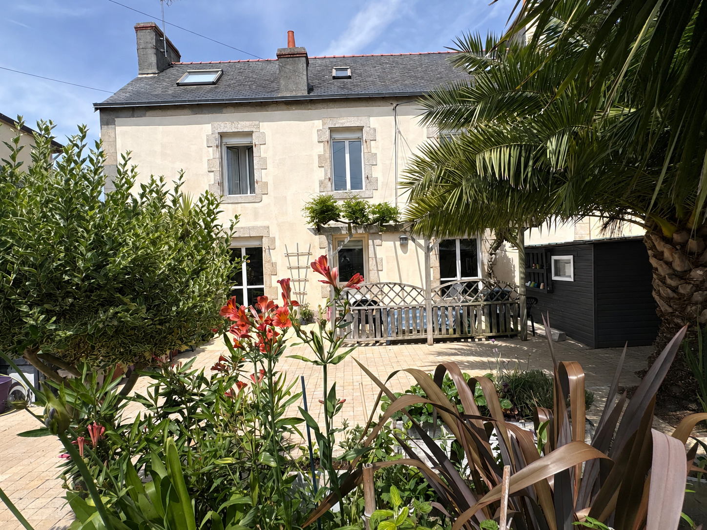 Aux Portes de Lorient – L’Elégante & Chaleureuse Maison de Caractère du XXᵉ Siècle & Sa Maison d’Amis Indépendante