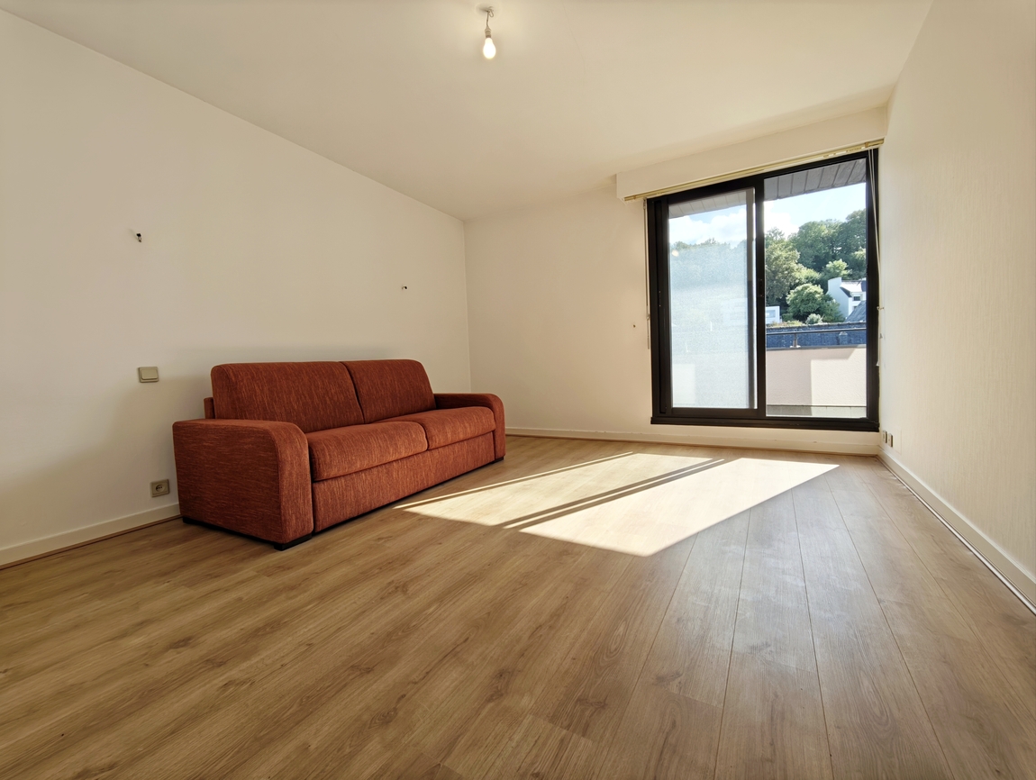 Quimper Centre Ville. Rare Appartement T3 (100 m2) au dernier Étage avec Ascenseur, Balcon & Garage.