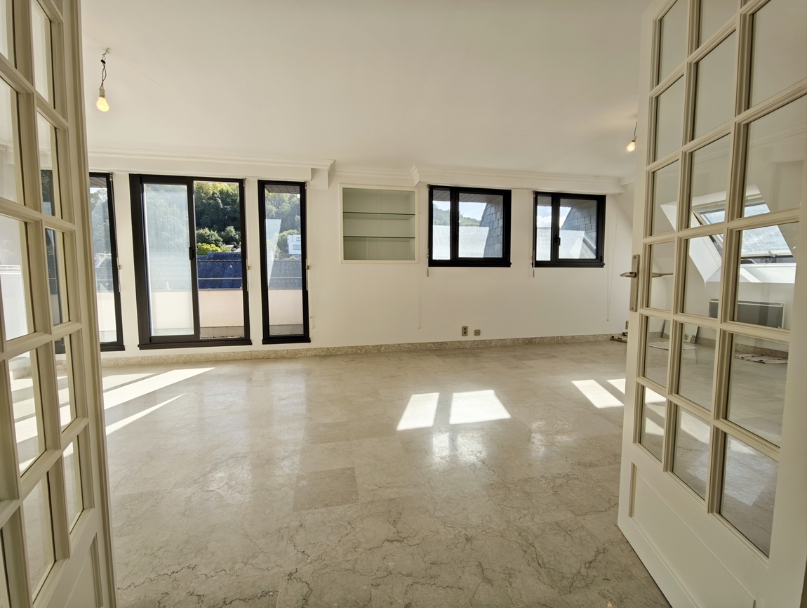 Quimper Centre Ville. Rare Appartement T3 (100 m2) au dernier Étage avec Ascenseur, Balcon & Garage.
