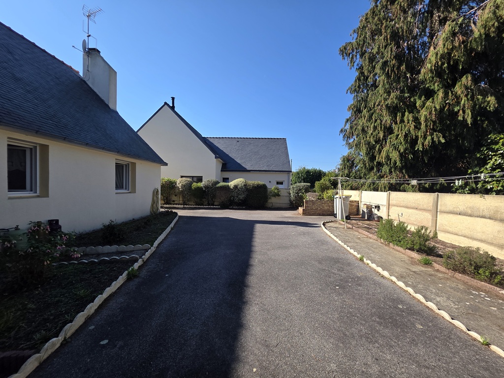 Pont L’abbé, A 5 min du Centre-Ville à pied, Maison de Plain-pied Avec Jardin & Garage