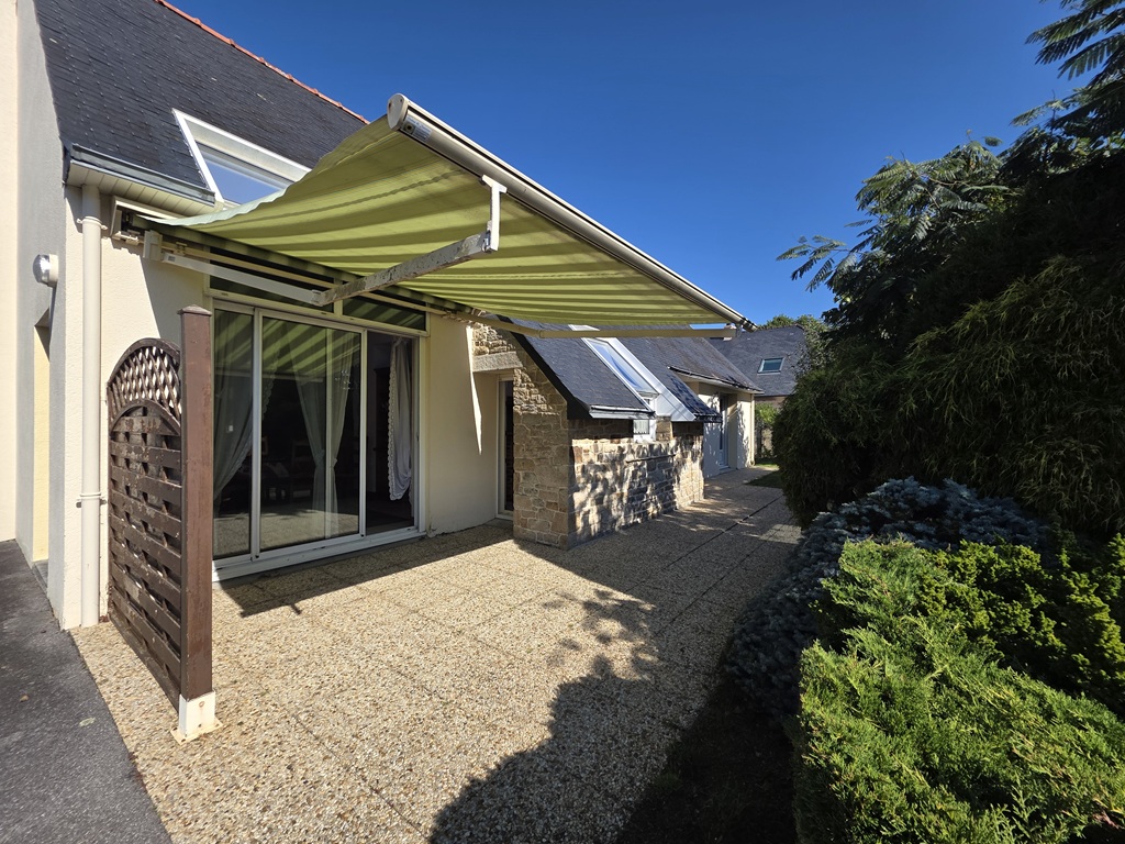 Pont L’abbé, A 5 min du Centre-Ville à pied, Maison de Plain-pied Avec Jardin & Garage